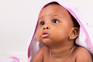 bebe-menina-toalha-32021-1400x800.jpg