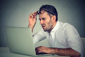 hombre-confundido-computadora.jpg