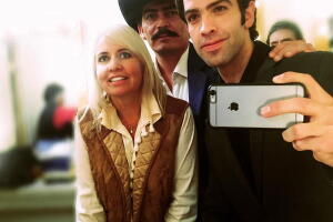 Mira lo que pasó detrás de cámaras de la serie Por Siempre Joan Sebastian 
