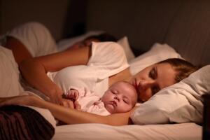bebe-cama-dormir-padres.jpg