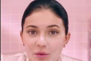 Historias de Kylie Jenner en Instagram (tatuaje de Stormi y su rutina de limpieza de piel)