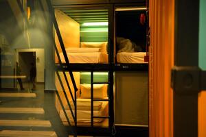 A capsule transit hotel in Kuala Lumpur AIrport Grosby.jpg