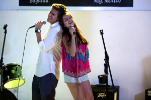 Pablo y Maia son los reyes del karaoke en "Despertar Contigo"