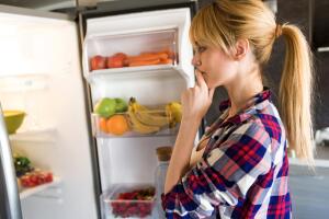 mujer_en_el_refrigerador.jpg
