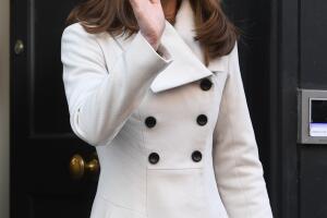 kate_middleton_abrigo_blanco_02.jpg