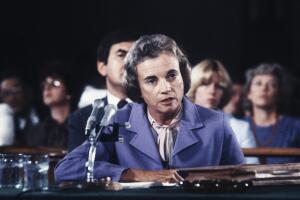 Sandra Day O'Connor ante una audiencia en el Senado sobre su nominación a la Corte Suprema el 9 de septiembre de 1981. 