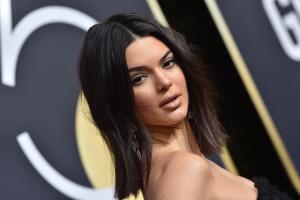 Kendall Jenner fue criticada por lucir con acné durante la entrega de lOS Golden Globes, en enero de 2018