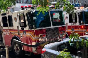 Un hombre pierde la vida tras ser encontrado en llamas en edificio de Brooklyn