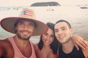 Julián Gil y sus hijos