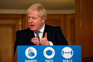 El primer ministro británico Boris Johnson hace el anuncio desde el 10 Downing Street de Londres.