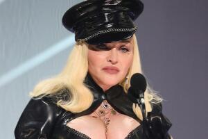 Salud de Madonna: captan a la cantante caminando en la calle un día antes de que fuera intubada en un hospital