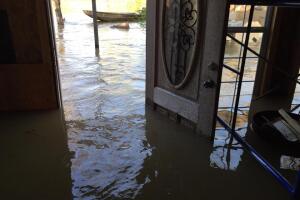 Deweyville, Texas se encuentra bajo el agua