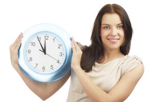 mirando reloj.jpg