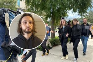 Familiares del sospechoso arriban a la Corte federal en Orlando; dos incidentes recientes en Florida involucran amenazas de incendio y uso de arma contra su cuñado.