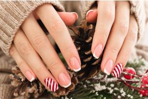 Nail art Navidad bastón de caramelo