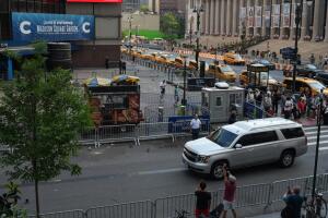Llega camioneta con Taylor Swift