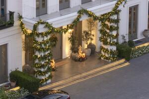 Así luce la fachada principal de la mansión de JLo y Ben Affleck.  