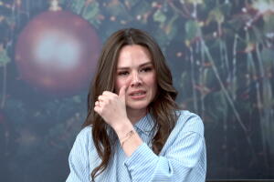Joy Huerta llora en conferencia de prensa al confirmar que su hermano Jesse deja el proyecto musical