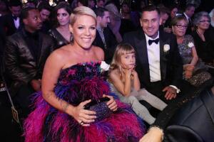 pnk-y-su-familia-en-los-grammy.jpg