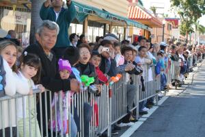 3 Kings Parade Crowd.JPG