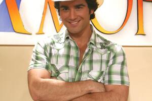 José Luis Resendez destilando amor.jpg