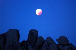 Total Lunar Eclipse Passes Over California Desert