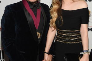 Larry Hernández y su esposa