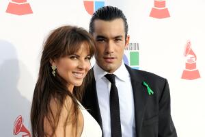 Actress Kate del Castillo (L) and actor Aaron Diaz arrive at the 10th annual Latin GRAMMY Awards held at Mandalay Bay Events Center on November 5, 2009 in Las Vegas, Nevada.