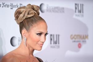 aretes-jlo-gotham-awards.jpg