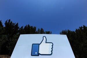 Facebook está en la mira de muchos por cómo permitió que Cambridge Analytica trabajara con fines políticos datos de usuarios que se suponían confidenciales.