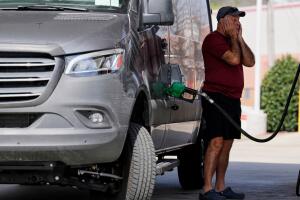 Gasolina en Nueva York se acerca a los $4 por galón: estas son las causas del aumento.