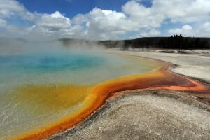 View of the 'Sunset Lake' hot spring wit