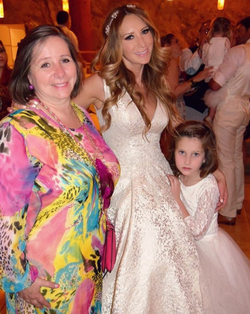 La Mama De Geraldine Bazan Felicita A Gabriel Soto E Irina Baeva Sinceramente Famosos Univision