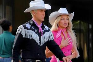 Margot Robbie y Ryan Goslingoutfits vaquero GRosby.jpg