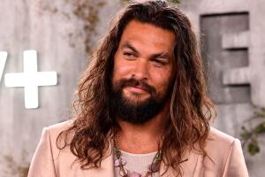 jason_momoa_pink.jpg