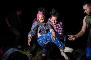 mujer silla ruedas.jpg