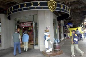 Warner Bros. Store Closing