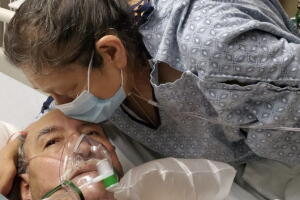 Una pareja de Phoenix que fue internada en un hospital tras contraer el coronavirus 