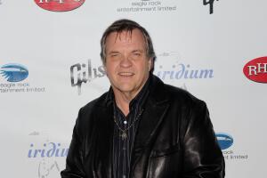 Jeff Beck Commemorates Les Paul's 95th Birthday - Day 2 - Arrivals