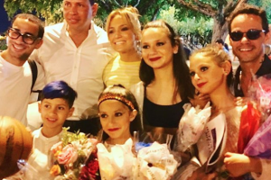 A-Rod, JLo, Marc Anthony, Max, Emme, Natasha, Ella y Chase