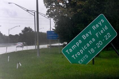 SAINT PETERSBURG, FLORIDA - SEPTEMBER 28: A damaged sign sits on the side of state road I-275 as Hurricane Ian approaches on September 28, 2022 in St. Petersburg, Florida. Ian is hitting the area as a Category 4 hurricane. (Photo by Gerardo Mora/Getty Images)