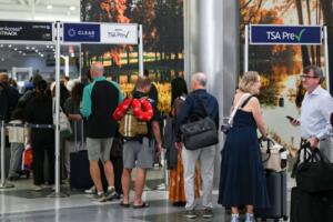 Aeropuerto Intercontinental George Bush y William P. Hobby: continúan los vuelos cancelados y los retrasos.