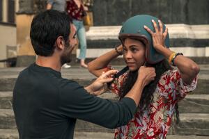 From Scratch. Eugenio Mastrandrea es Lino Ortolano, Zoe Saldana es Amy Wheeler Cr. Stefano Montesi Netflix.jpg