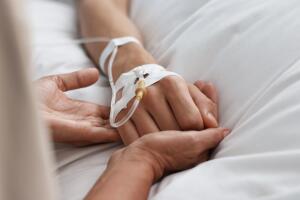 Entra en vigor ley de muerte asistida en Nueva York; ¿qué establece y quiénes pueden solicitarla?
