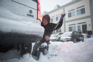 Huge Snow Storm Slams Into Mid Atlantic States
