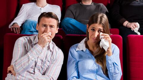 grupo de personas llorando