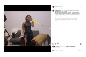 Ángela Aguilar con un anillo en forma de corazón en 2025.