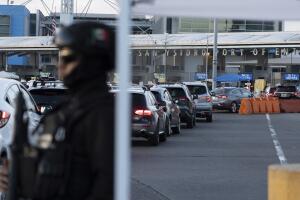 Detención de estudiante internacional de UCLA en frontera con México desata protesta en el campus