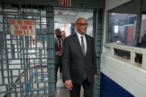 NY-COMISIONADO DE CÁRCELES