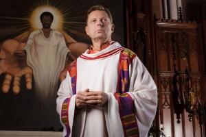 La Iglesia aseguró que notificó el caso a las autoridades, ofreció apoyo a la persona denunciante y reiteró que el sacerdote niega las acusaciones.